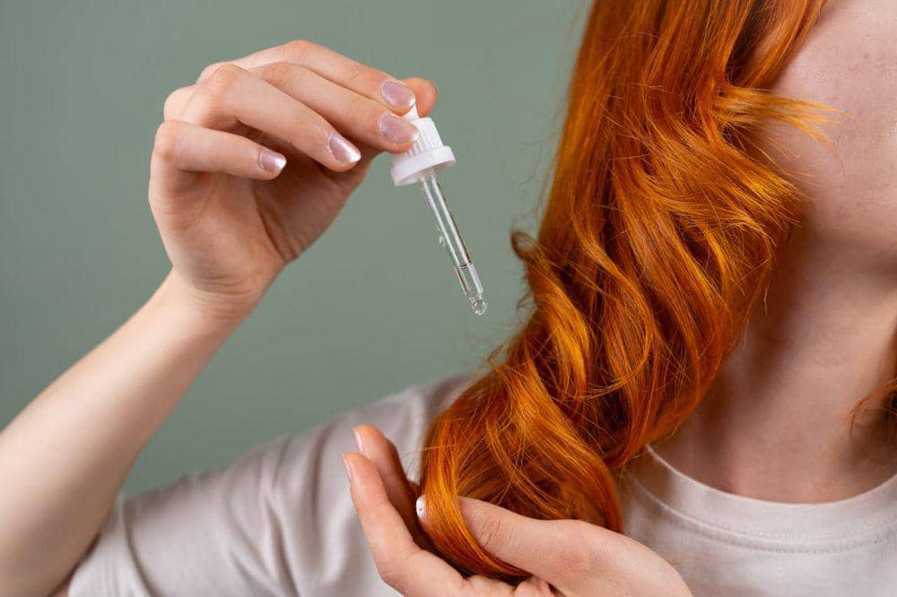 ilustrasi pemakaian hair serum 