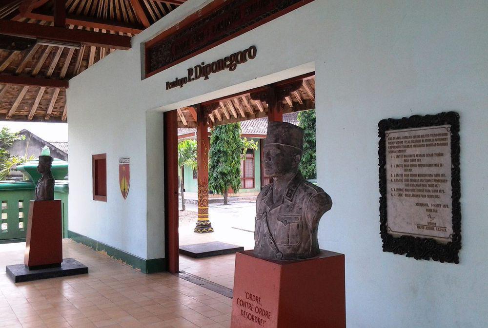 foto pendopo Museum Diponegoro (commons.wikimedia.com/Sabjan Badio)