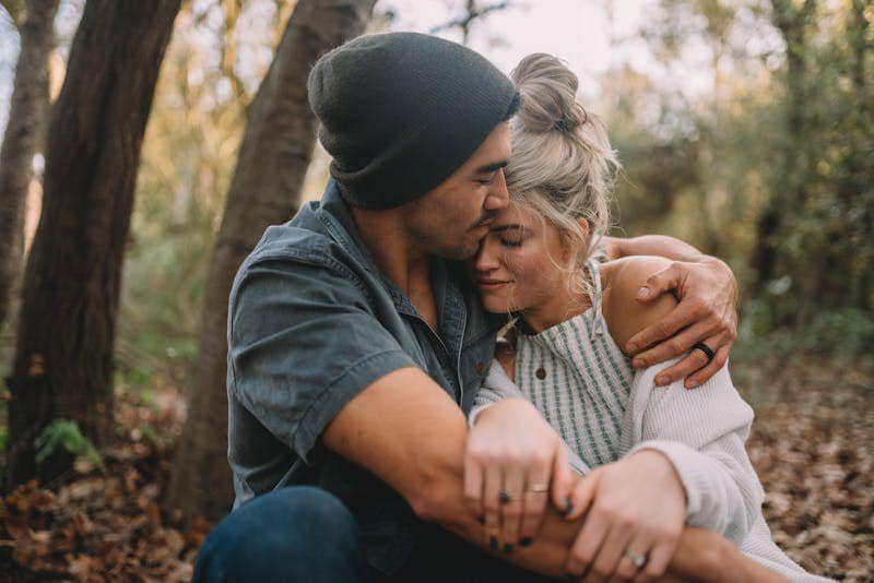 Ilustrasi sering memberikan pelukan (pexels.com/Lauren Hogue)