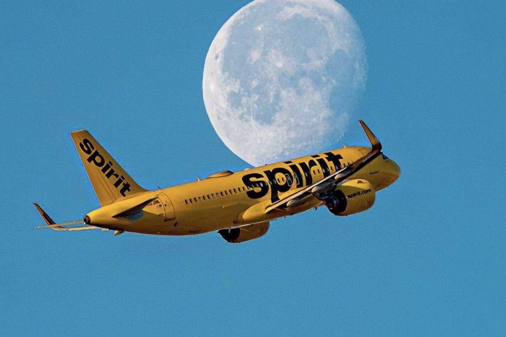 Pesawat Spirit Airlines yang dalam perjalanan menuju Bandara Internasional Toussaint Louverture di Port-au-Prince, Haiti, terkena tembakan pada Senin (11/11/2024). (instagram.com/spiritairlanes)