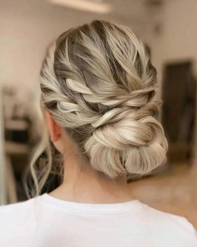 therighthairstyles.com