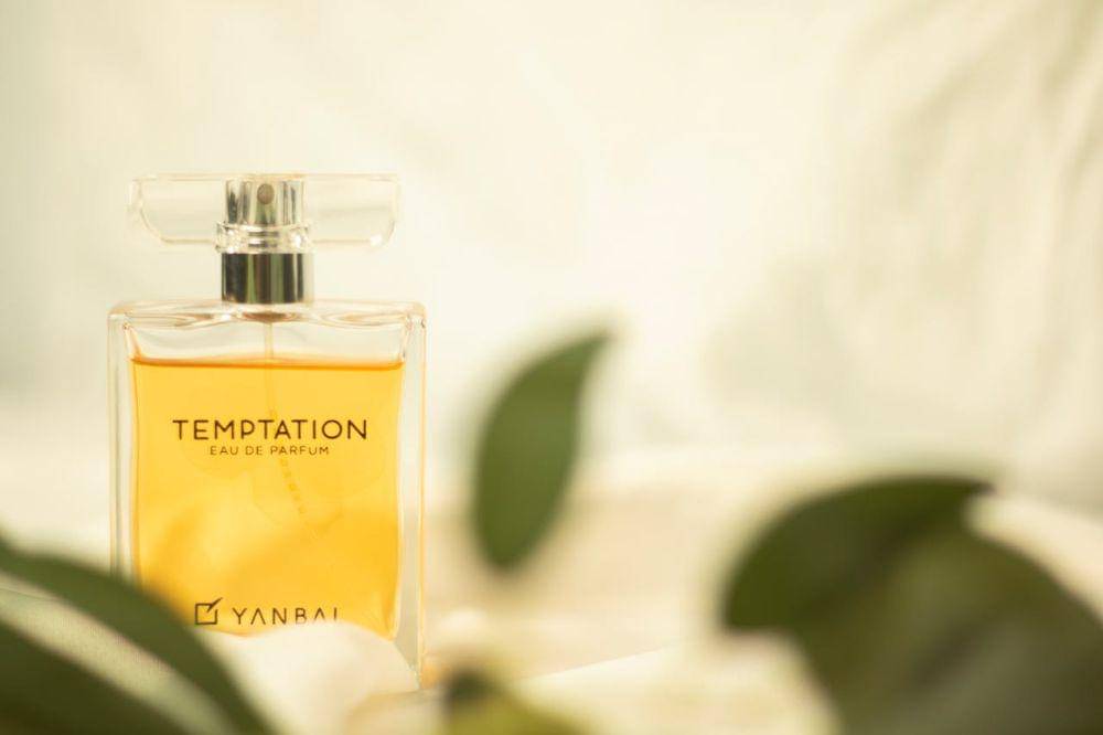 ilustrasi parfum aroma green