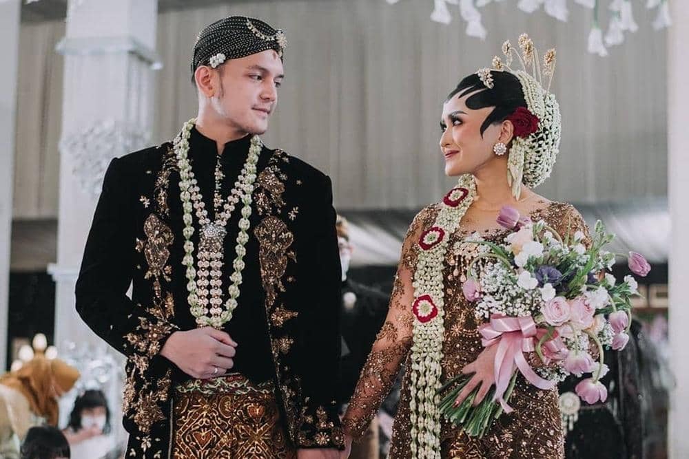 Instagram.com/anarav.label