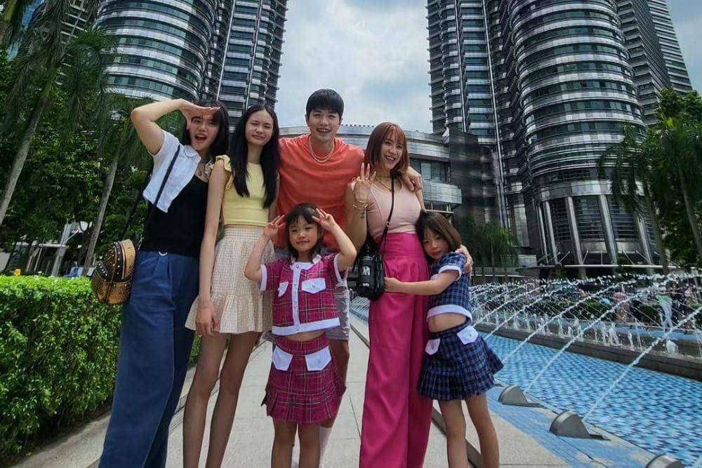 instagram.com/moa_aeim