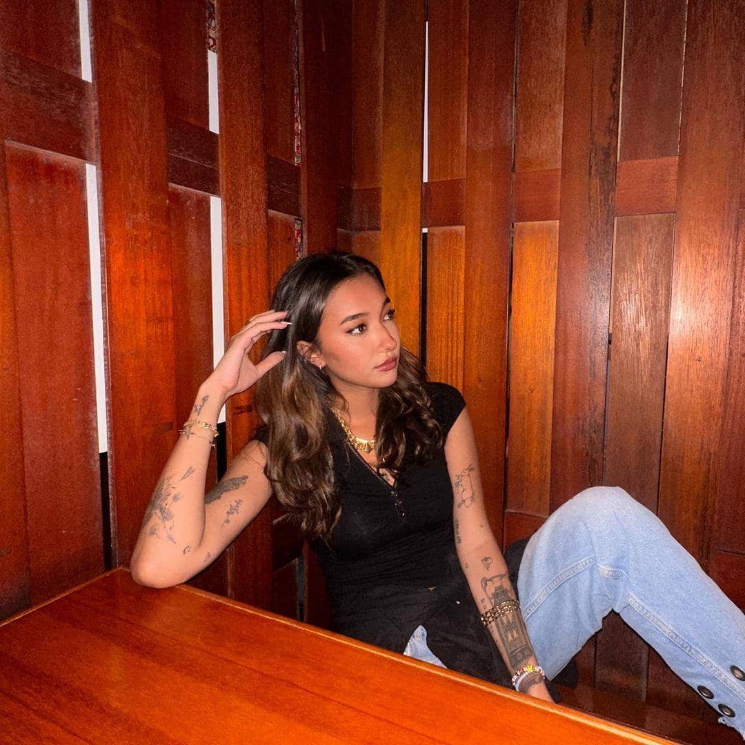 instagram.com/carissaperusset