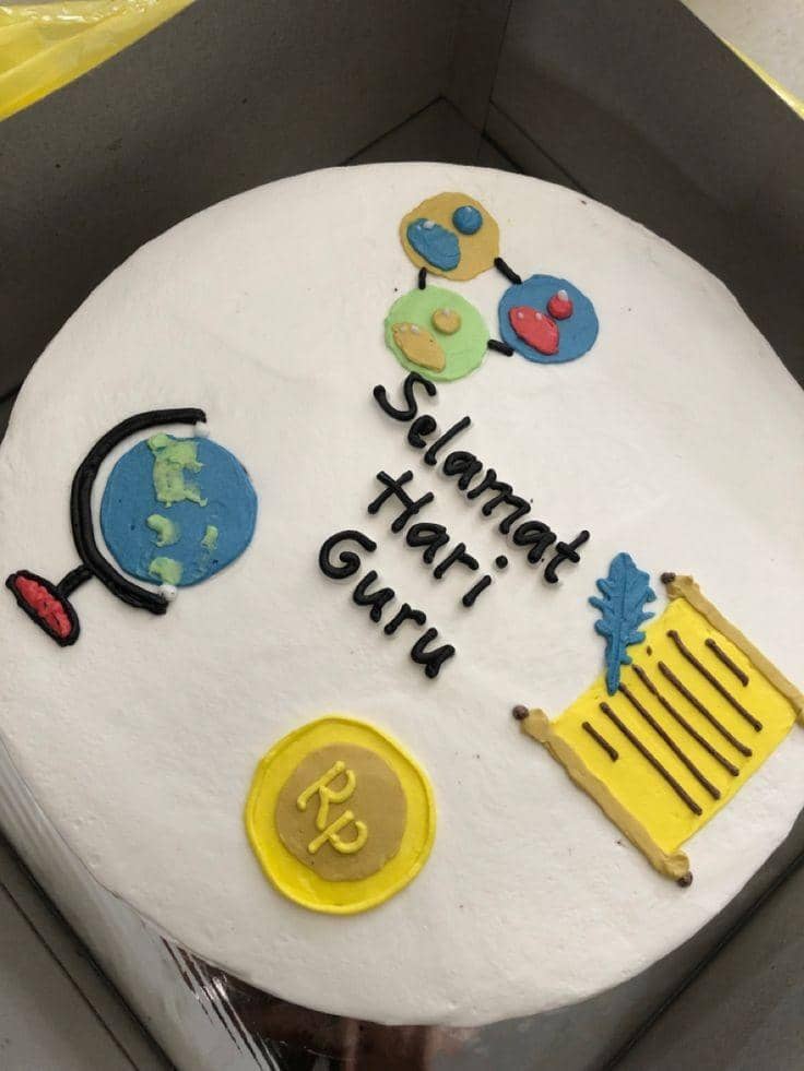 Kue Hari Guru bertema ekonomi