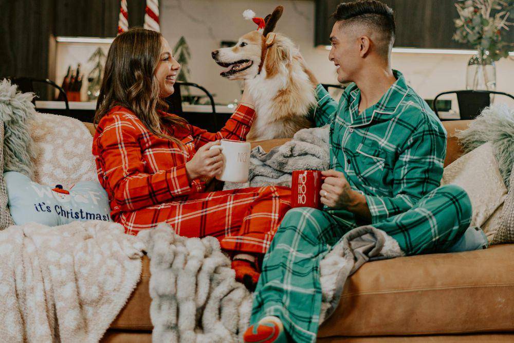 ilustrasi piyama couple (pexels.com/Impact Dog Creats)