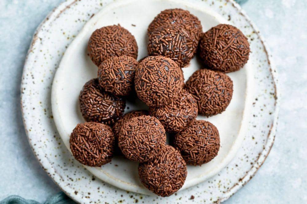 mrsjoneskitchen.com/Brazil Fudge Balls