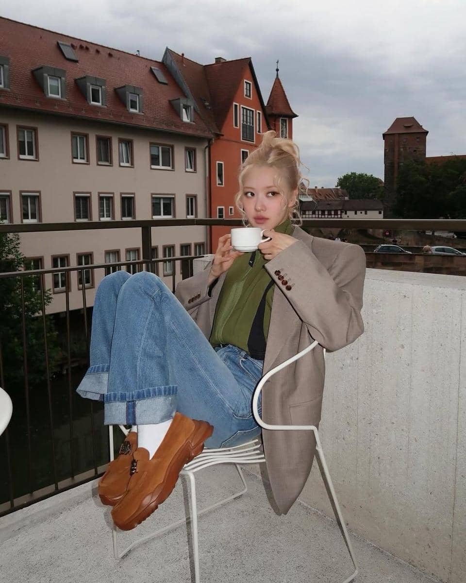 instagram.com/roses_are_rosie