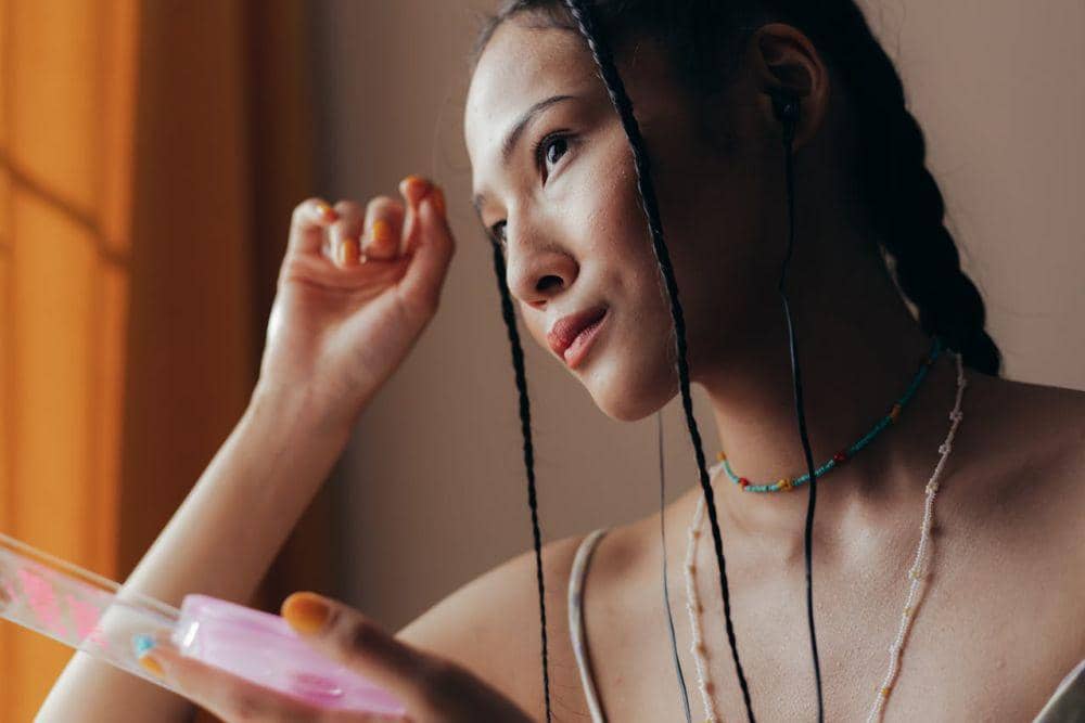 ilustrasi tatapan serius 