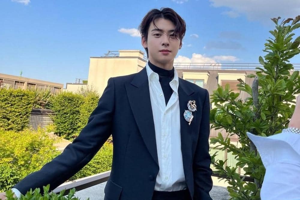 Instagram.com/eunwo.o_c