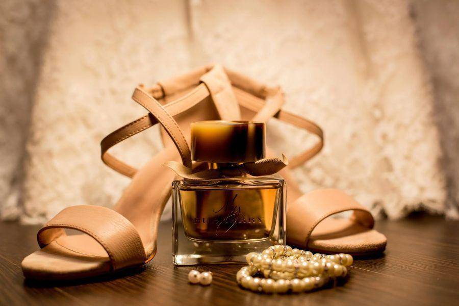 ilustrasi parfum wangi leathery