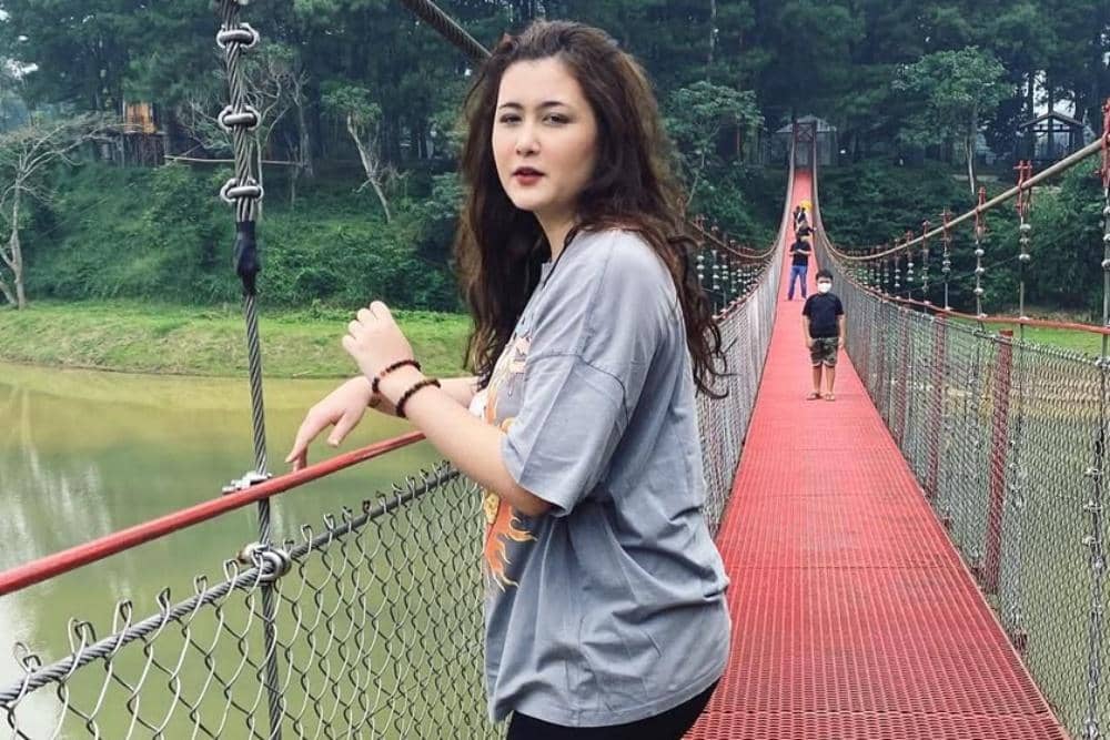 Instagram.com/talithacurtis_