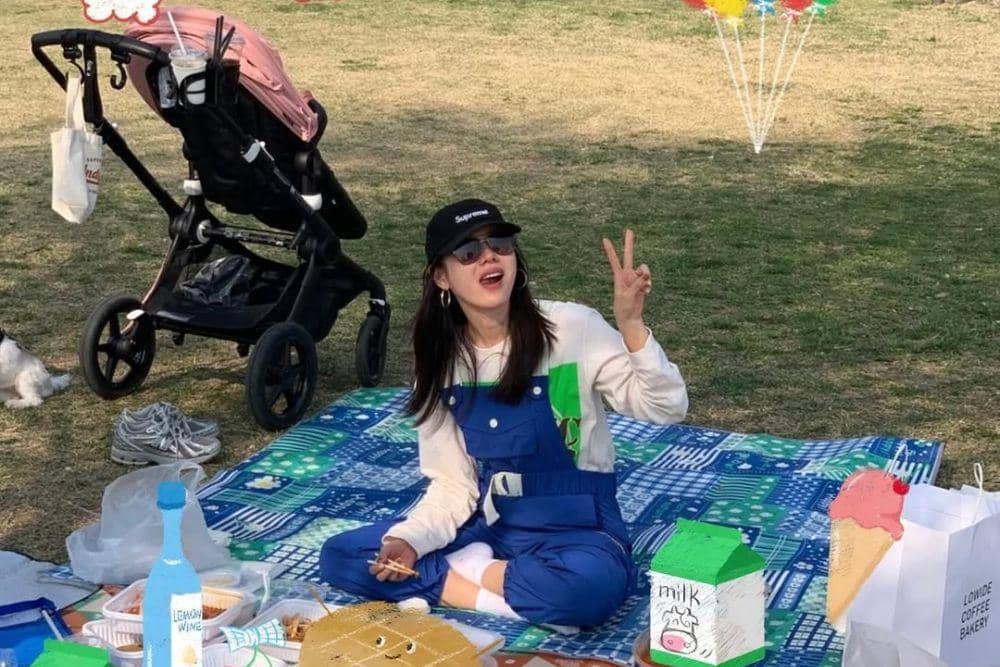 instagram.com/yejinhand