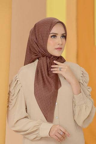 Jilbab warna cokelat