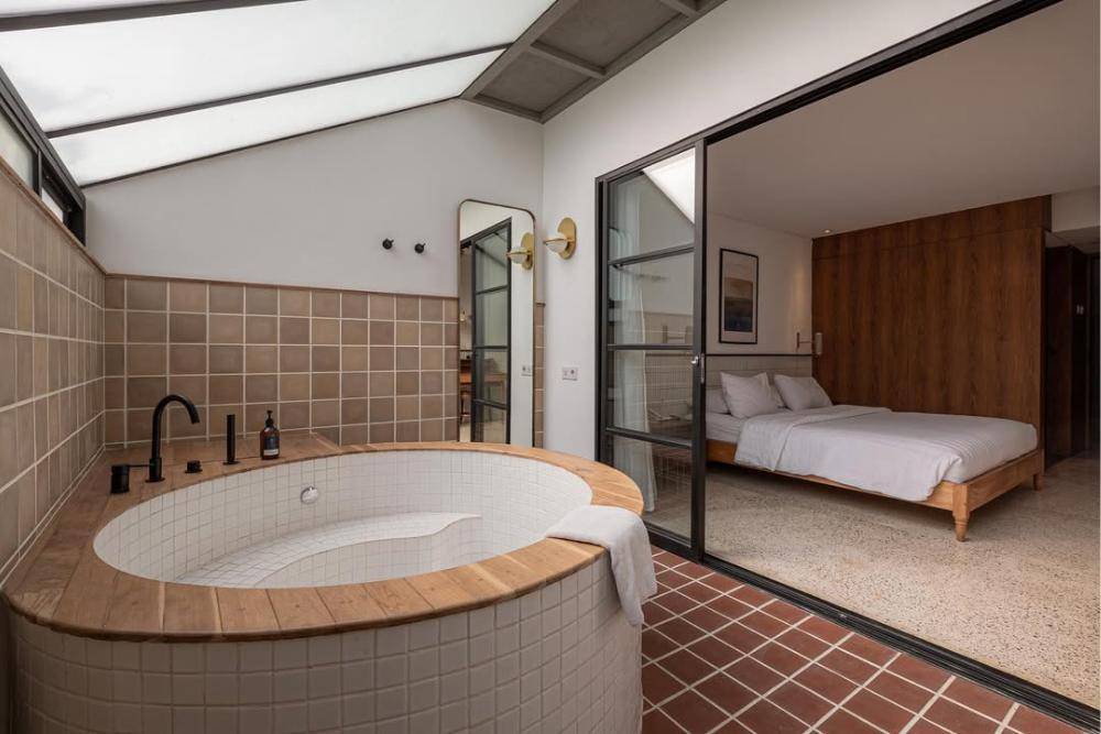 instagram.com/blackbirdhotel