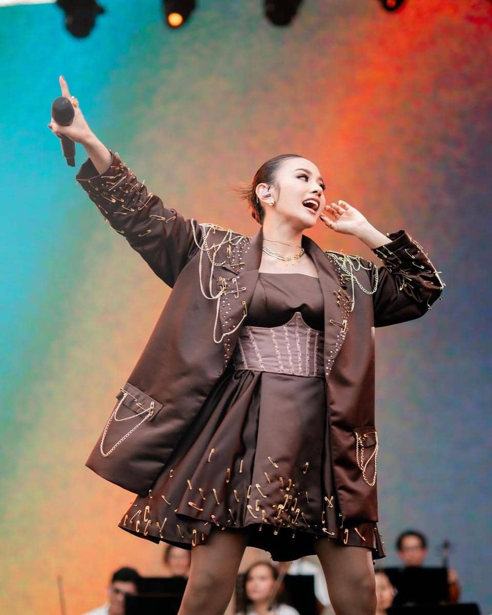 instagram.com/mahaliniraharja