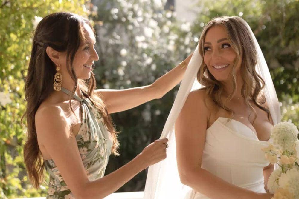 brides.com/LEXIE HAND