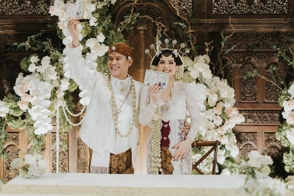 Instagram.com/@thebridestory