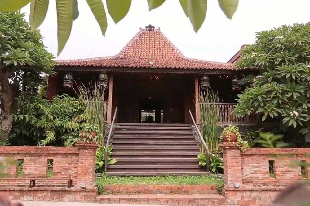 YouTube.com / D'Hakims