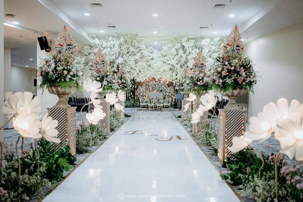 Instagram.com/@grandmetropolitan.ballroom