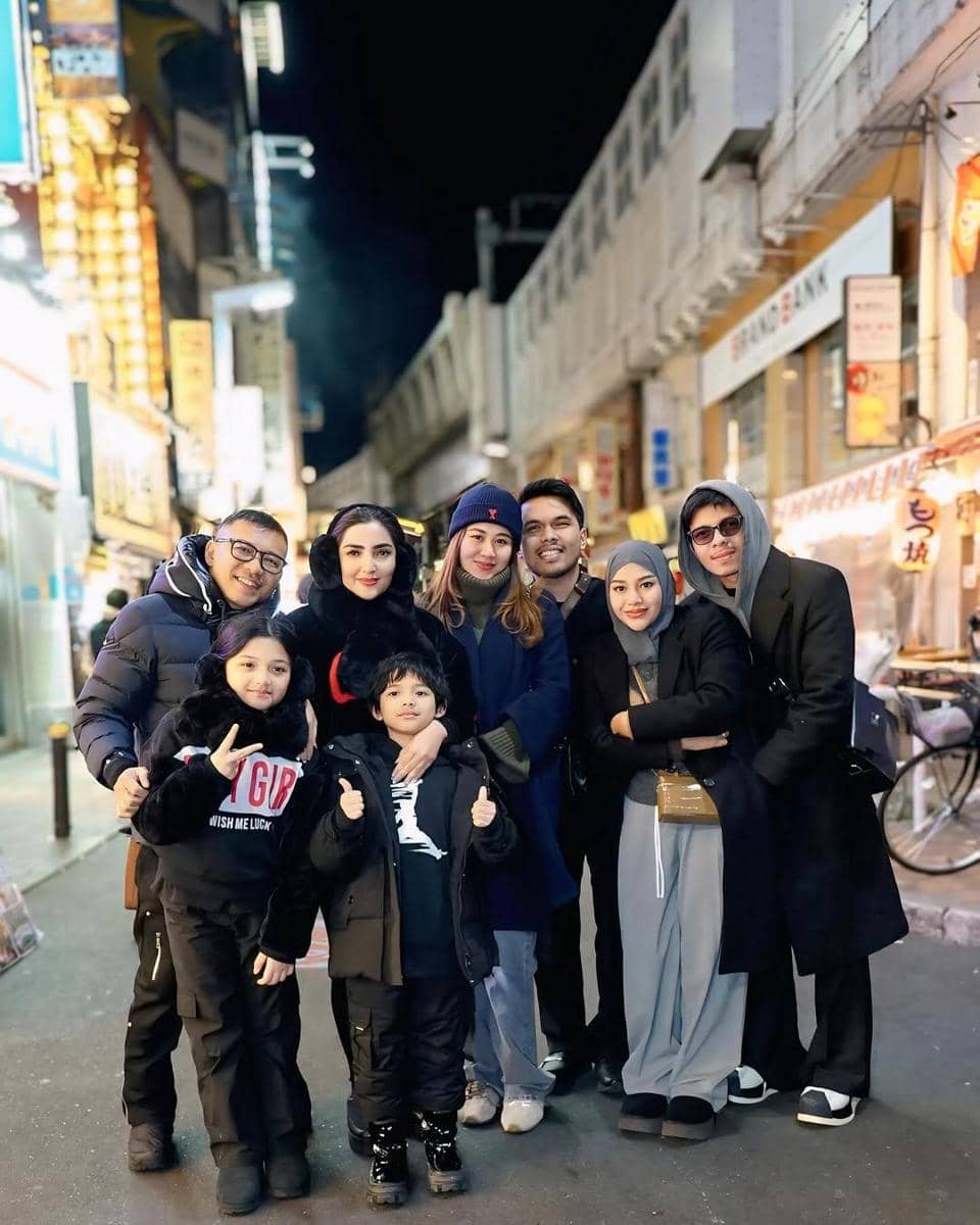 instagram.com/ashanty_ash