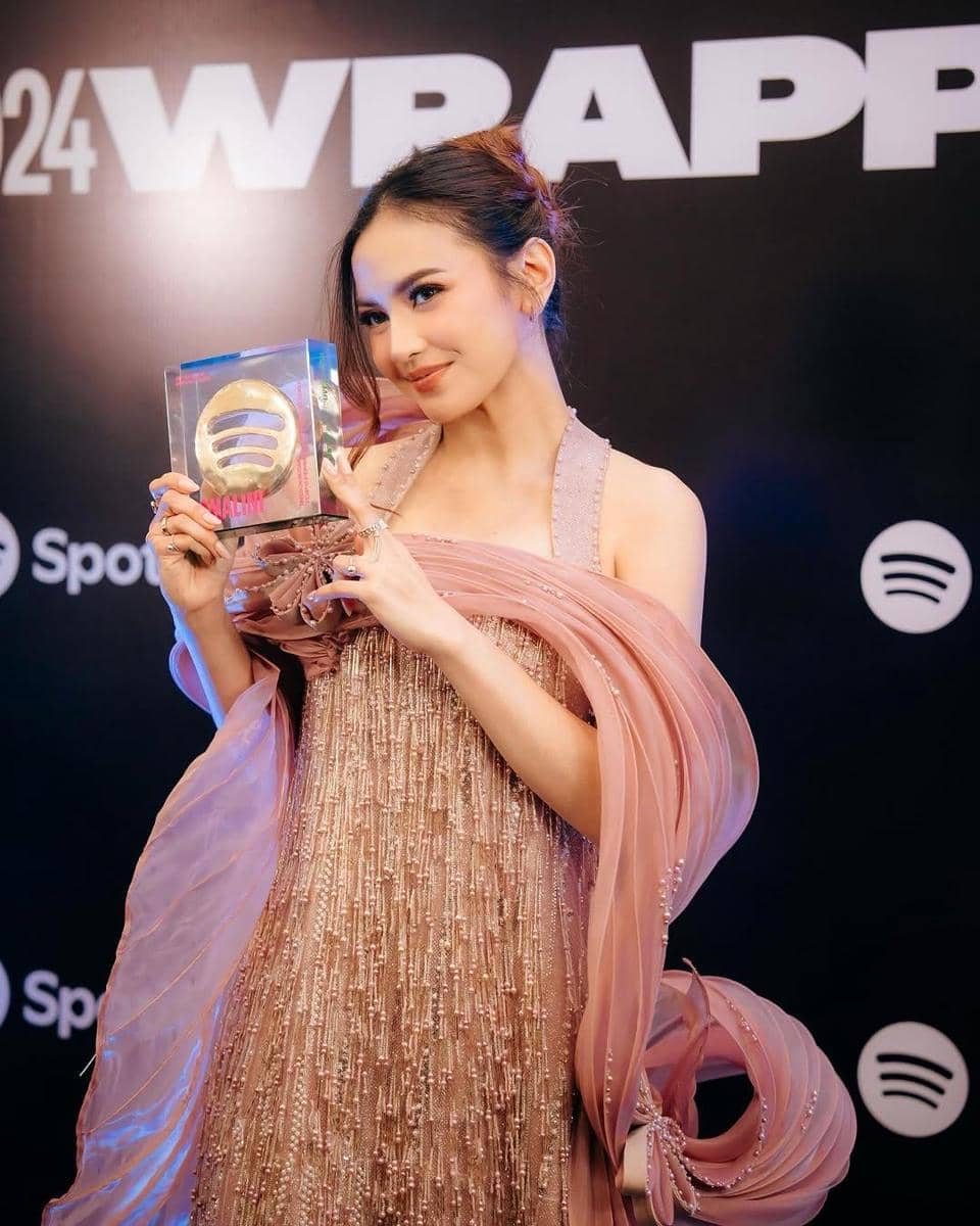 instagram.com/mahaliniraharja