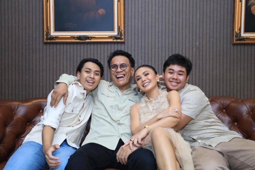 Sempat Menikah Beda Agama, 5 Artis Ini Tetap Akur Setelah Bercerai