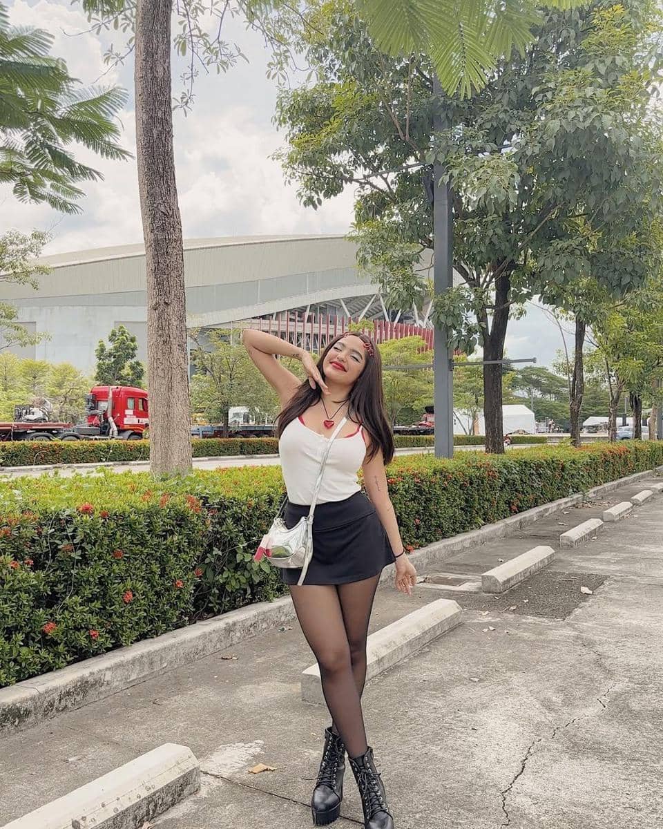 instagram.com/blythe