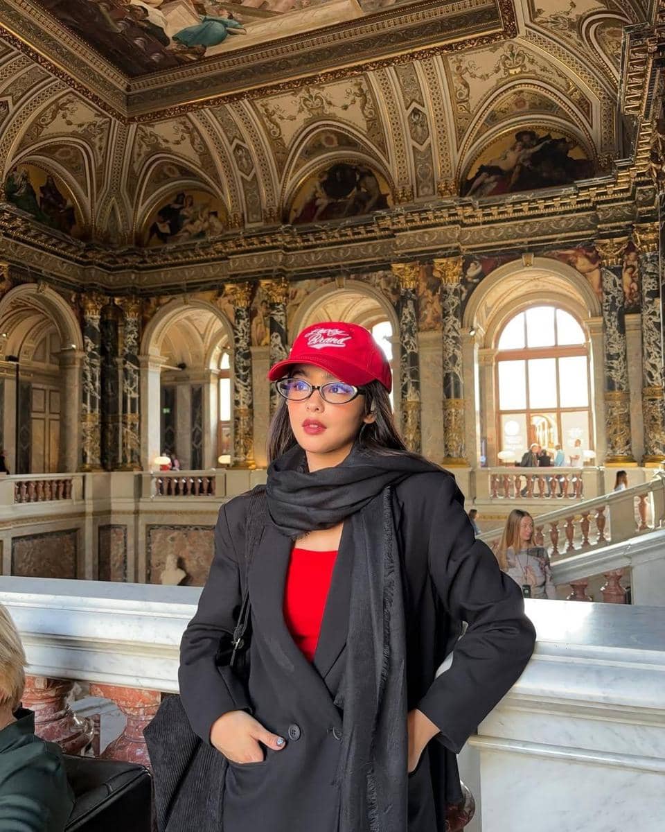 instagram.com/blythe