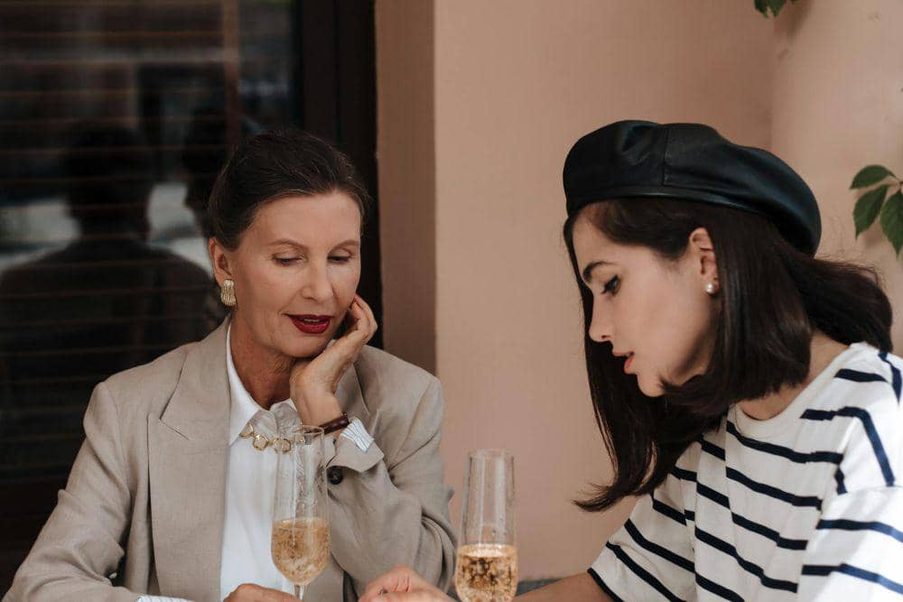 ilustrasi berbicara dengan ibu mertua (pexels.com/cottonbro studio)