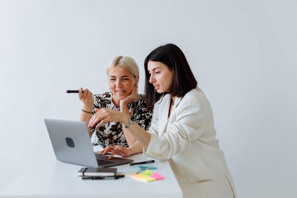 Ilustrasi skill komunikasi entry level (pexels.com/Thirdman)