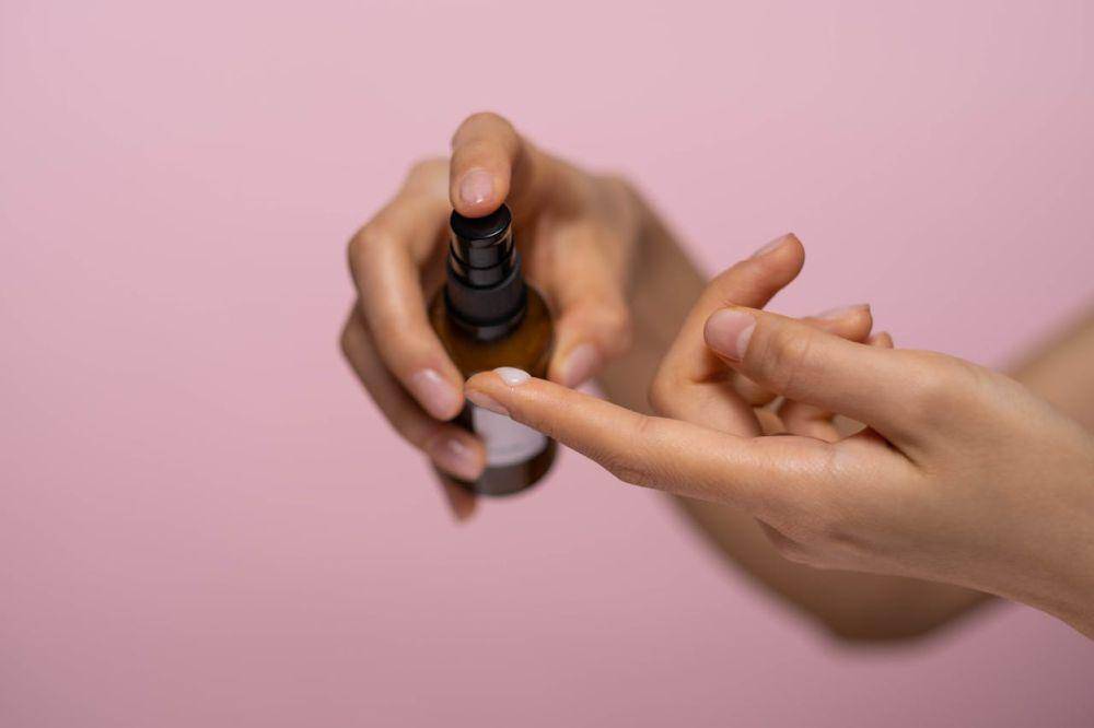 ilustrasi lip serum (pexels.com/Ron Lach)