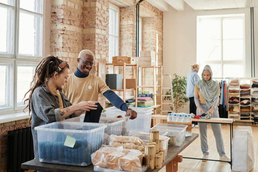 ilustrasi membeli barang thrifting