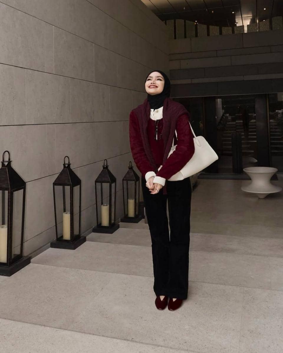 Ide OOTD Aesthetic Burgundy 