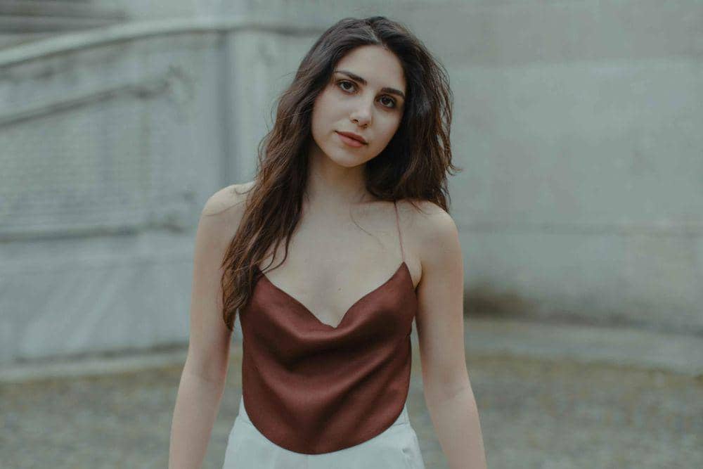 Bahan baju yang bikin terlihat elegan (pexels.com/Faruk Tokluoğlu)