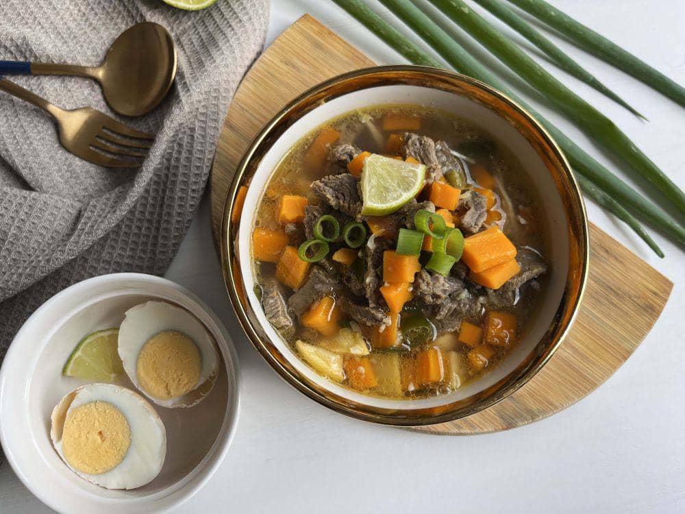 Ilustrasi sajian sop buntut sapi 