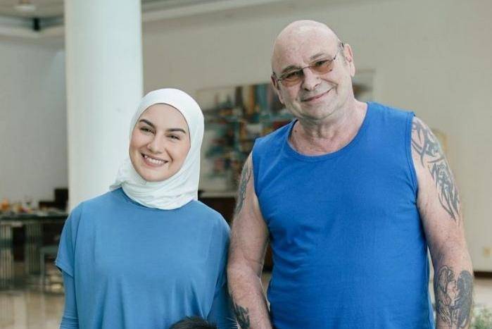 Meninggal Dunia, Ini 7 Momen Kebersamaan Irish Bella dan Ayahnya