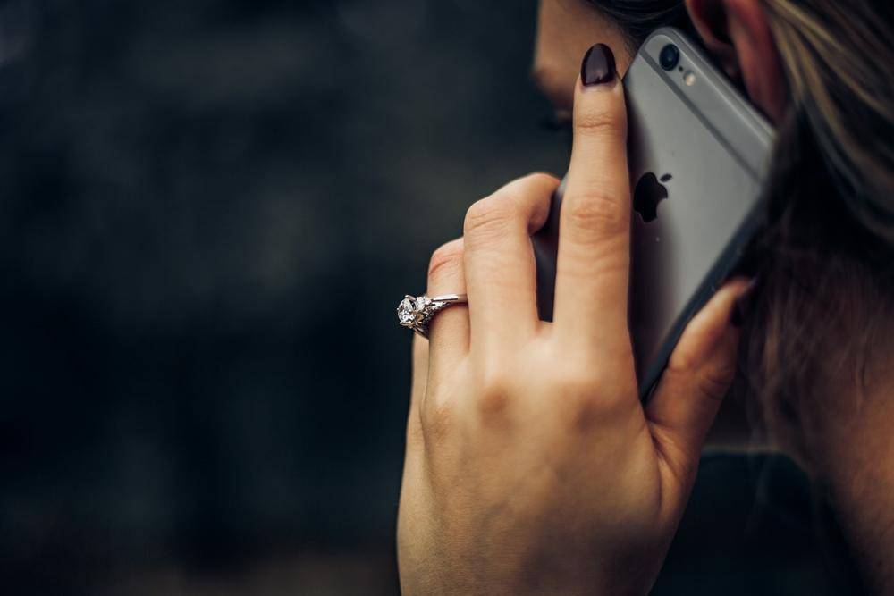 5 Cara Menolak Telepon di iPhone, Tak Sulit dan Beragam