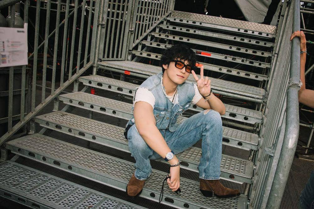 Padu Padan Outfit Putih ala Mingyu SEVENTEEN (instagram.com/min9yu_k)