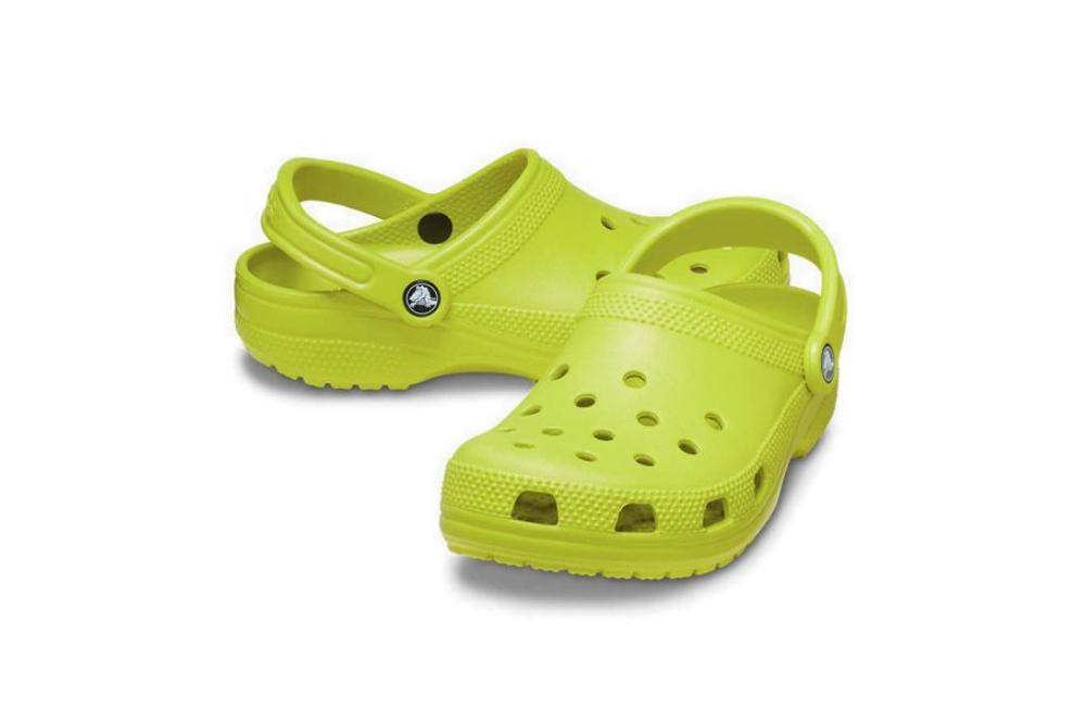 10 Perbedaan Crocs Asli dan Palsu, Lihat Material dan Logonya!