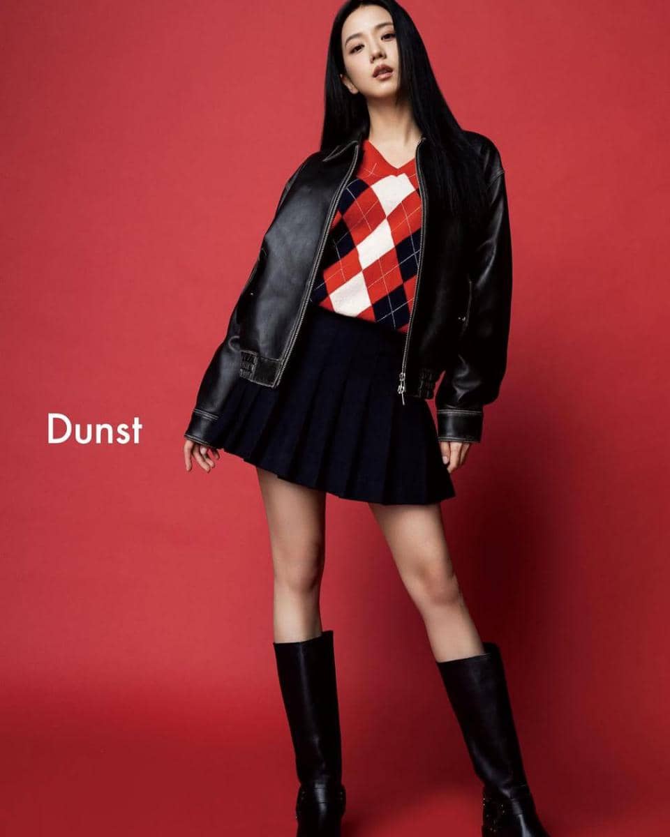 ide mix and match jaket kulit ala Jisoo BLACKPINK