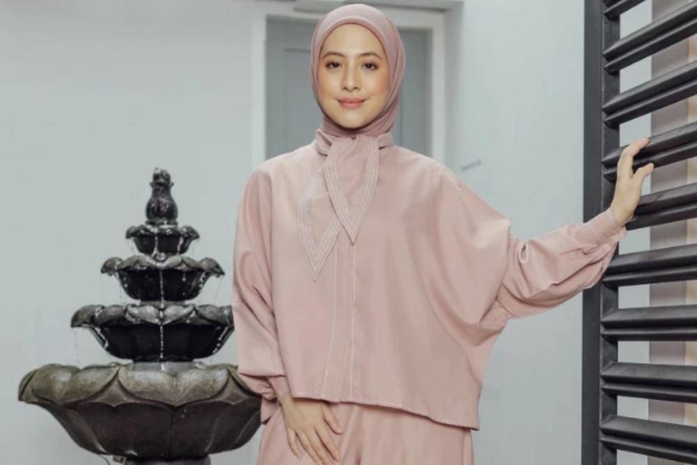 8 Model One Set Wanita Kekinian, Cocok untuk Lebaran