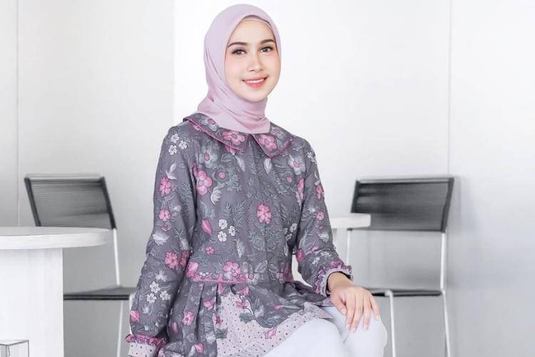 Model Tunik Batik Kancing Depan