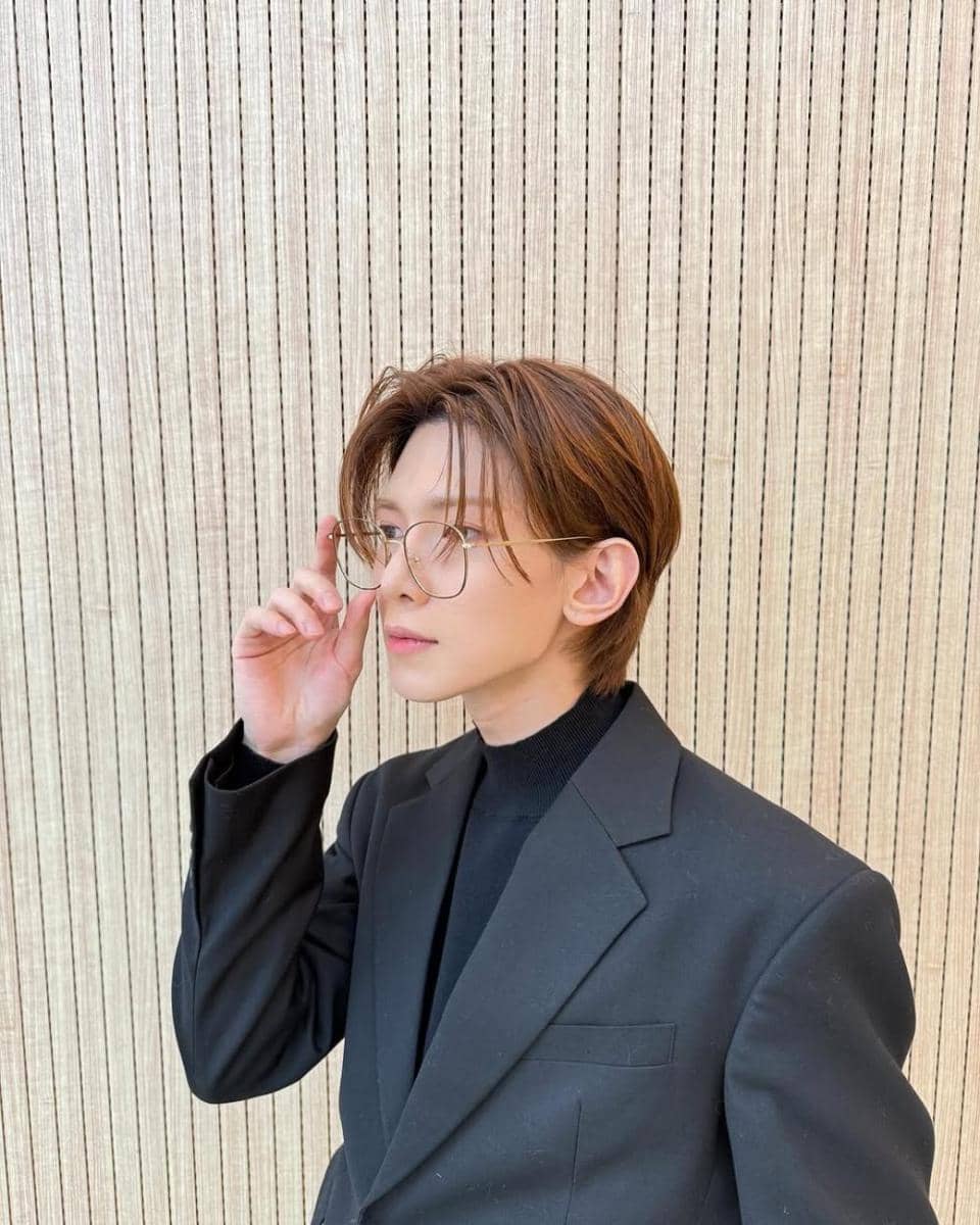 warna rambut mocha mousse ala Yeosang ATEEZ (instagram.com/im_ovation)