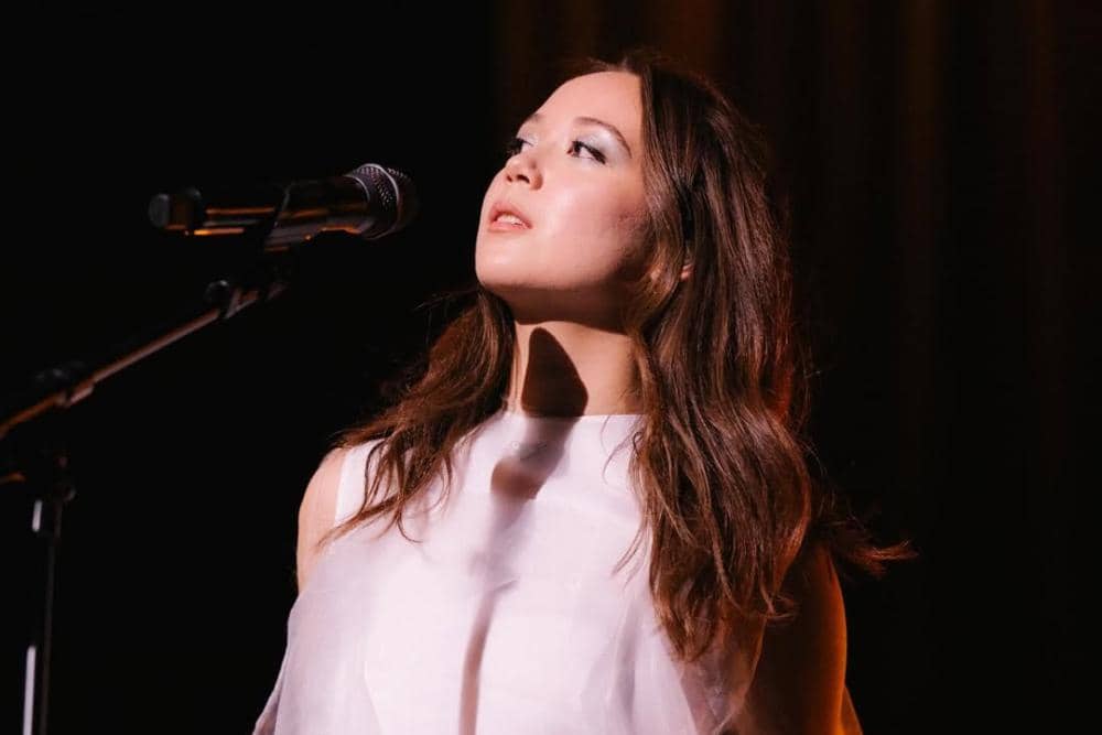 instagram.com/laufey