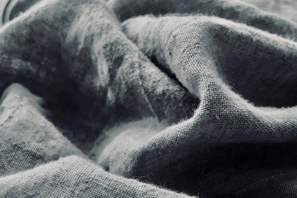 kain linen (unsplash.com/Hari AV)