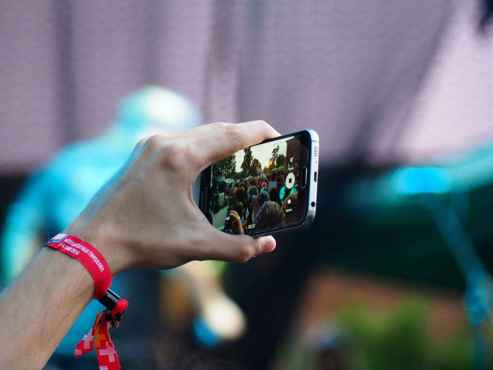 Ilustrasi Wristband Ticket (unsplash.com/lifesimply.rocks)