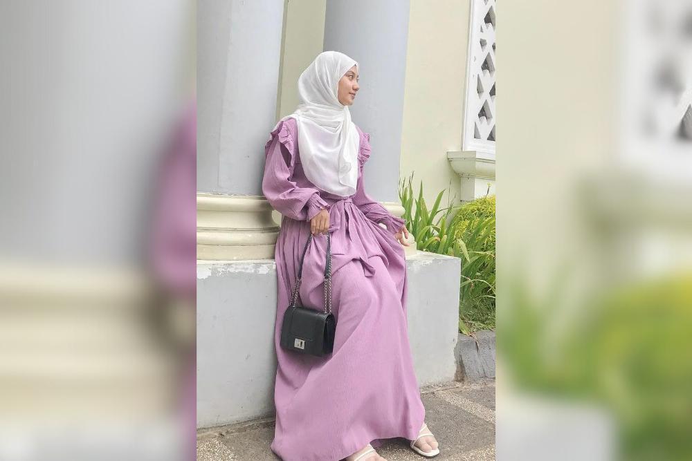 Gamis Ungu Cocok dengan Jilbab Warna Apa? Ini 8 Padu-padannya