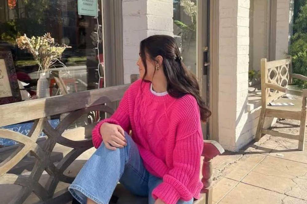 5 Ide Bawahan Celana untuk Sweater Warna Bubblegum, Cheerful!